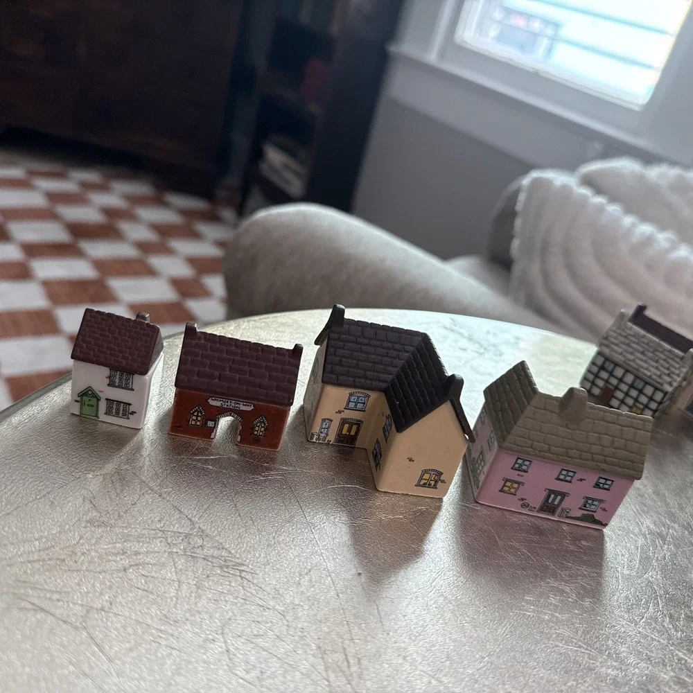 WADE WHIMSEY ON WHY Set 4 Village Houses Set 3:17 Vicarage Merriweather